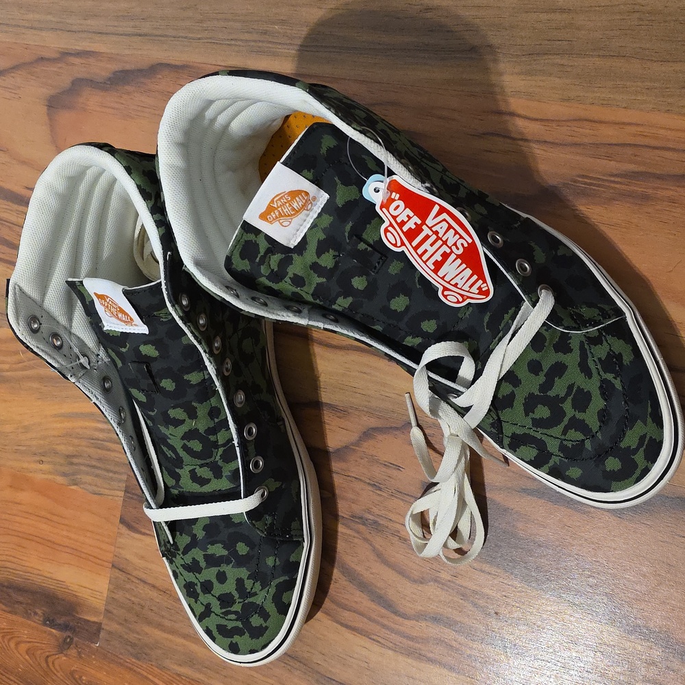 NEW Vans Green Leopard Print High-Top Sneakers